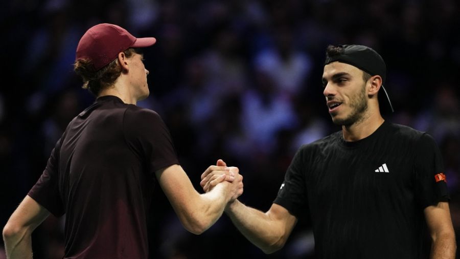 Tennis: Sinner s'offre un premier quart à Paris, Shelton et De Minaur qualifiés pour le Masters