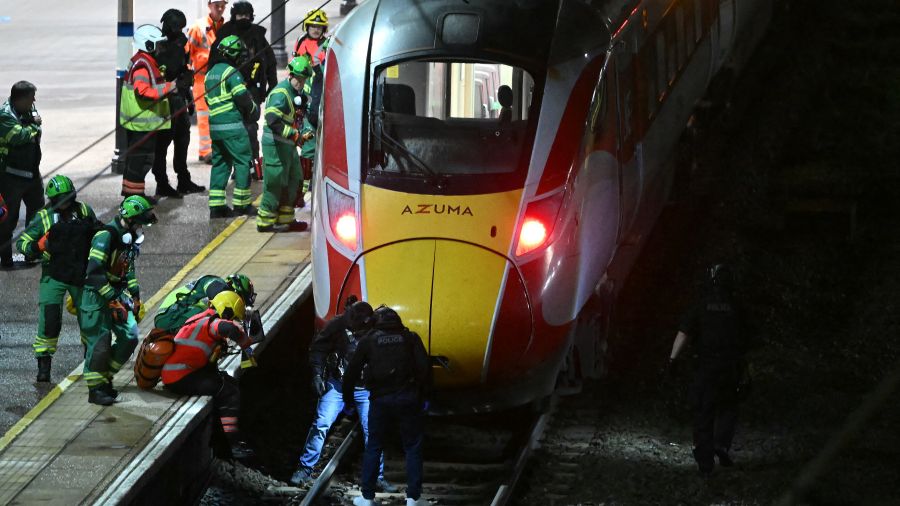 Au moins dix blessés dont neuf graves dans une attaque à l'arme blanche dans un train en Angleterre