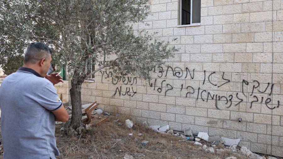Cisjordanie: l’armée israélienne tue deux suspects tandis qu’une mosquée est incendiée