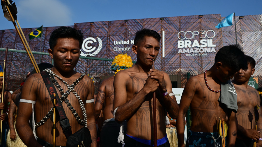 Des manifestants autochtones perturbent de nouveau la COP30