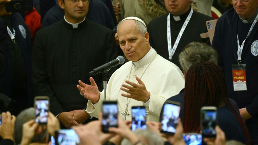 Le pape appelle les dirigeants mondiaux à tendre la main aux pauvres