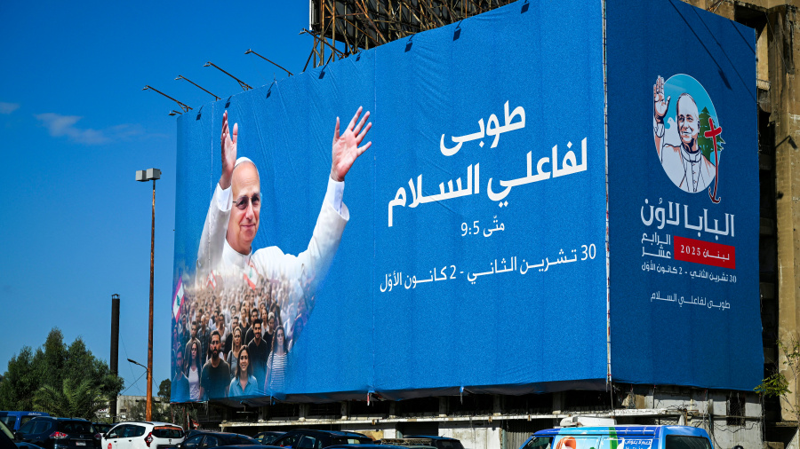 Le pape en vol vers le Liban avec un message de paix