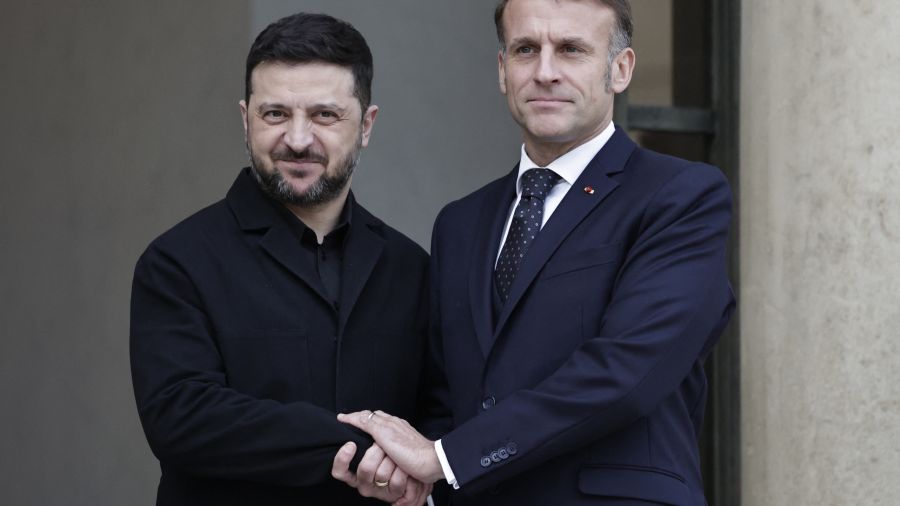 Guerre en Ukraine: Zelensky à Paris en plein va-et-vient diplomatique orchestré par Trump