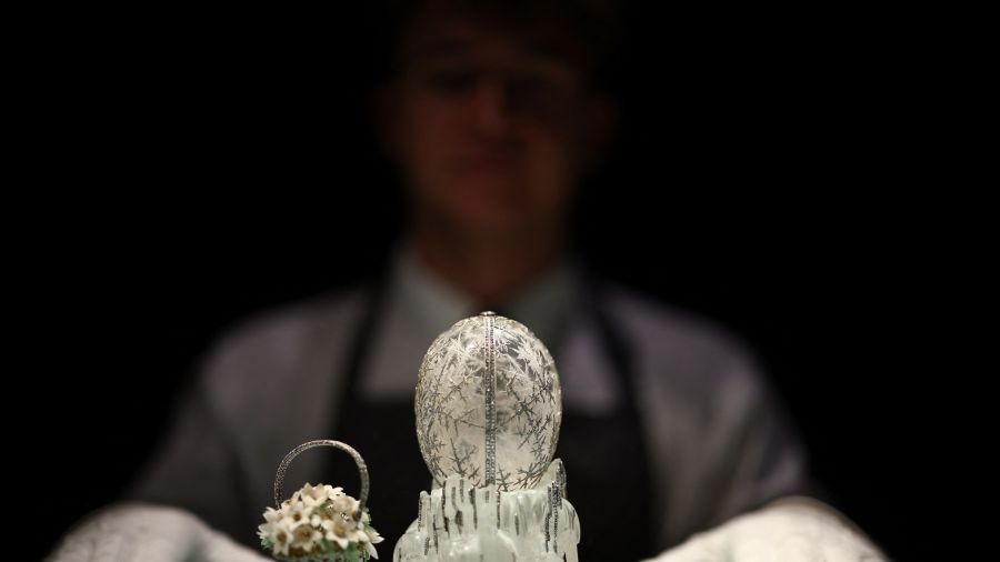 Enchères historiques chez Christie’s: l’Œuf d’Hiver de Fabergé adjugé 22,9 millions de livres