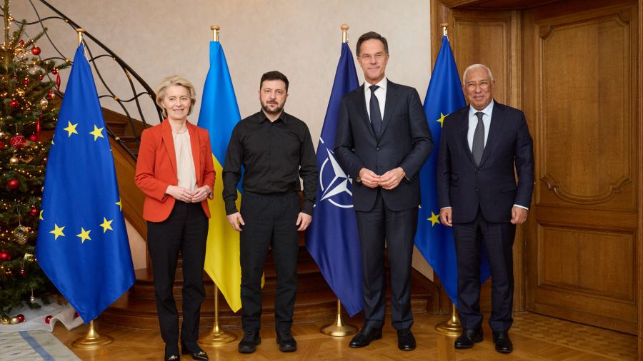 Guerre en Ukraine: entre pressions américaines, inquiétudes européennes et pari politique de Zelensky