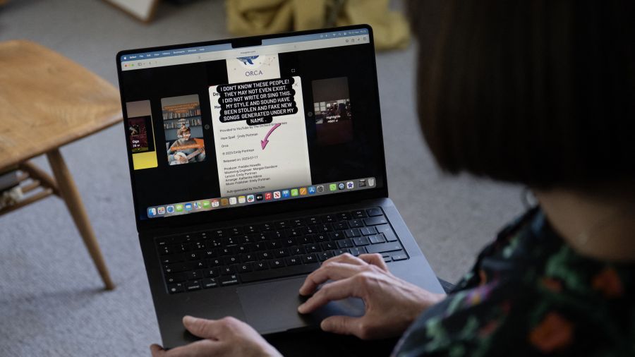 Streaming musical: des faux morceaux IA envahissent les profils d'artistes