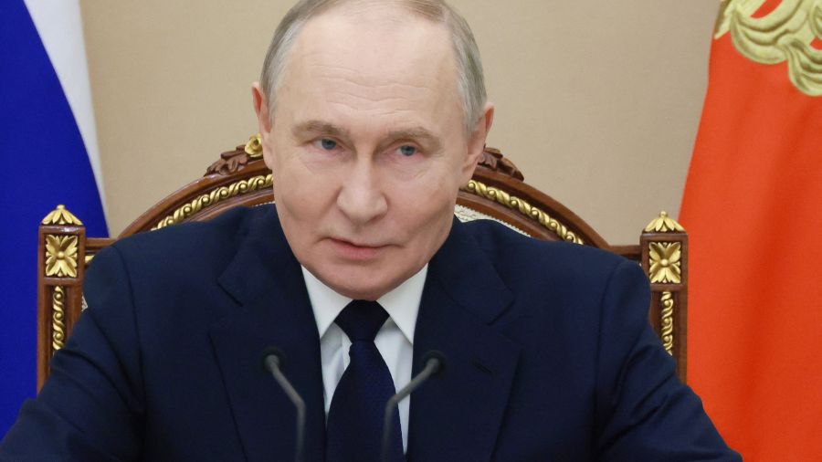 Poutine juge «priorité absolue» de développer les forces nucléaires russes