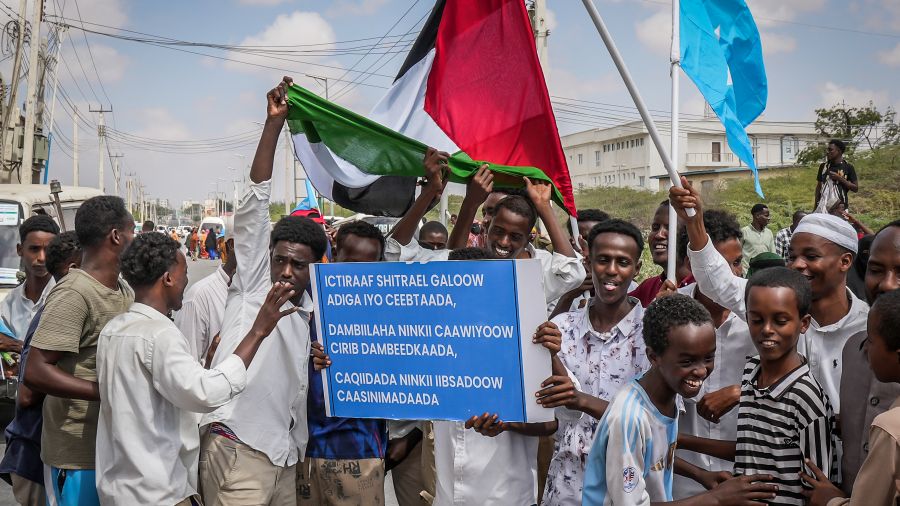 Des milliers de Somaliens manifestent contre la reconnaissance du Somaliland par Israël