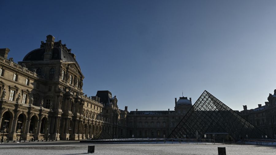 Le Louvre rouvre entièrement après une grève partiellement suspendue