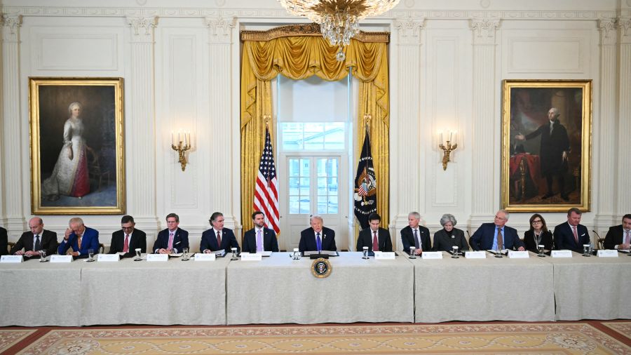 Trump va rencontrer les patrons du pétrole, en pleine montée des prix