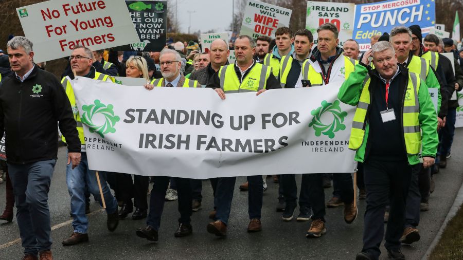 Irlande: plusieurs milliers d'agriculteurs manifestent contre l'accord UE-Mercosur