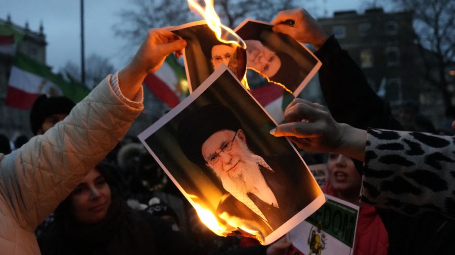 Iran: le pouvoir envisage de rétablir internet, réouverture des écoles