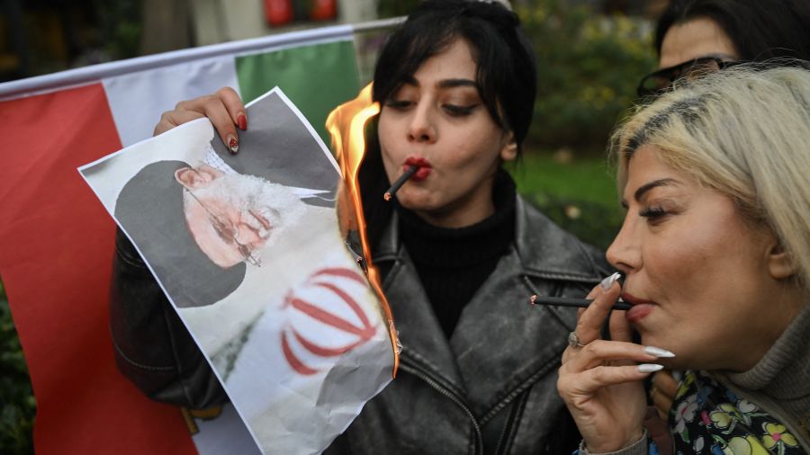 Iran: libération de deux figures du camp réformateur arrêtées après les manifestations