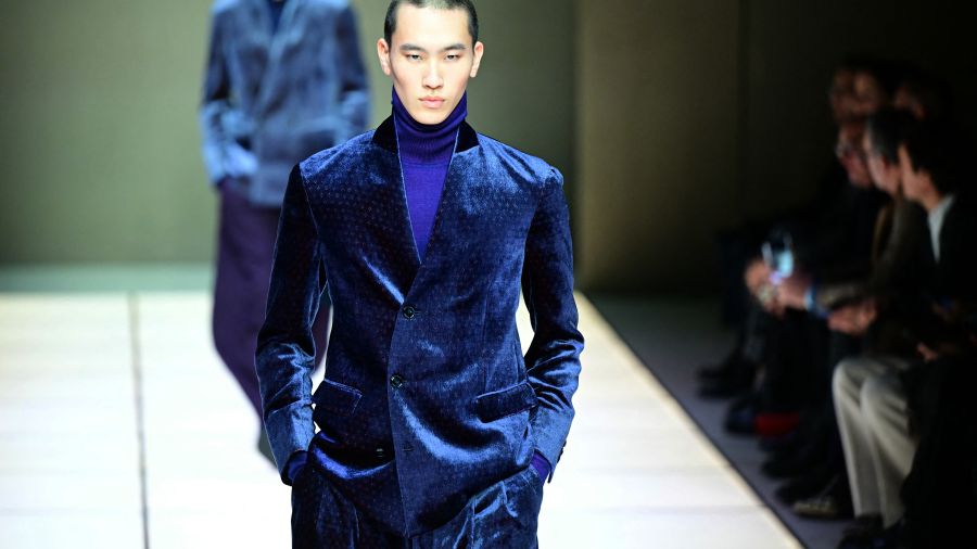 Armani: un premier défilé hommes sans Giorgio, discrètement coloré et décontracté