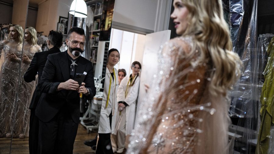 Haute couture: Paris ouvre ses ateliers d’exception pour quatre jours de défilés