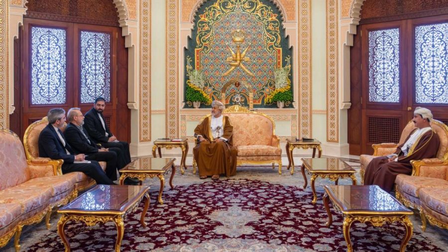 Pourparlers Iran/États-Unis: le chef du Conseil de sécurité nationale iranien rencontre le sultan d'Oman 