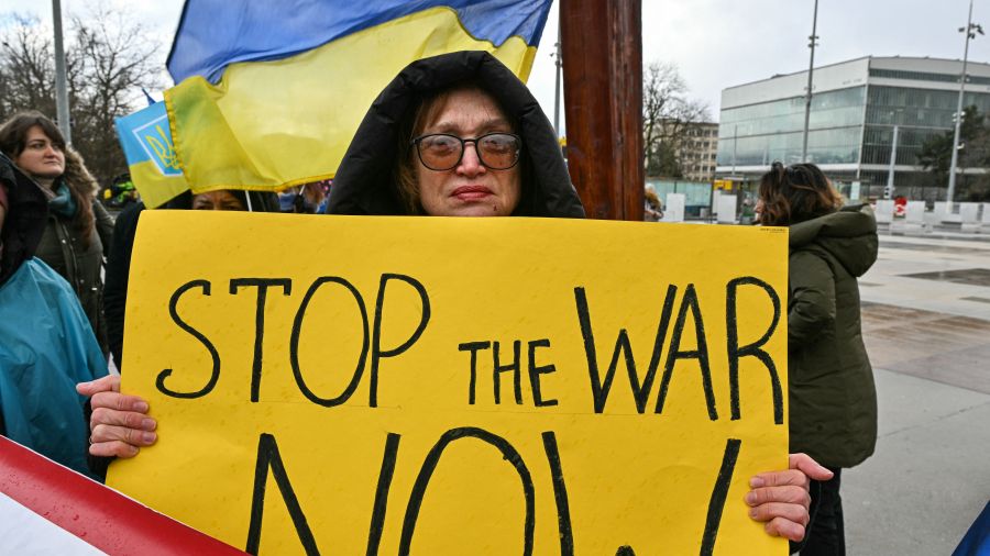 Ukraine : Russes, Ukrainiens et Américains discutent à Genève, des conseillers européens sur place