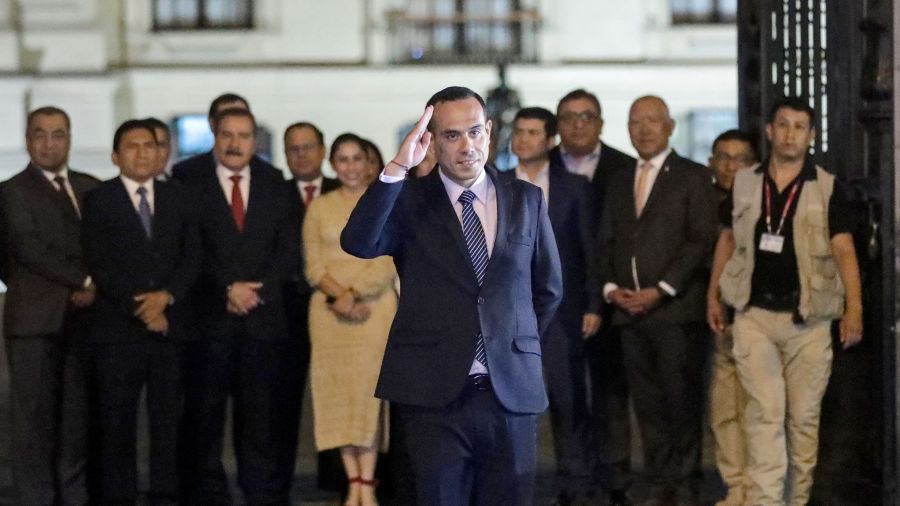 Le Pérou élit un nouveau président par intérim à deux mois de la présidentielle