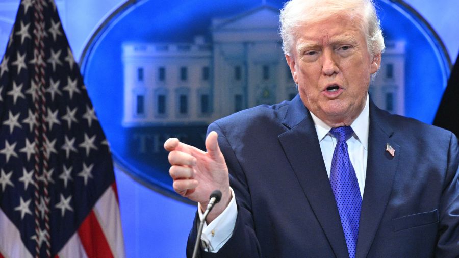 Les nouveaux droits de douane de 10% de Trump entrent en vigueur mardi
