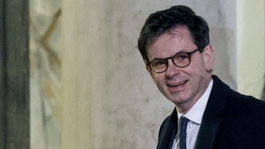 Crise au Louvre: le président du Château de Versailles remplace Laurence des Cars