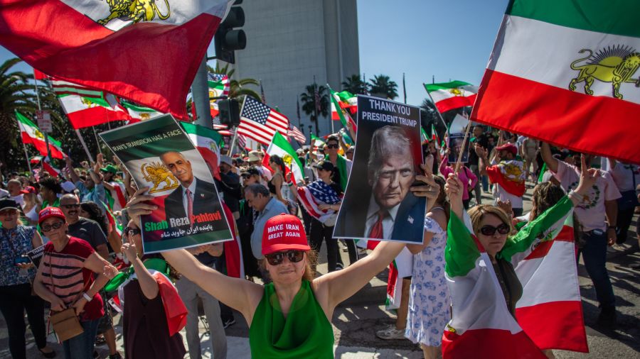 À Los Angeles, la diaspora iranienne danse de joie à l'annonce de la mort de Khamenei