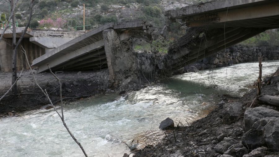 L'armée israélienne annonce qu'elle va frapper mercredi les ponts sur le fleuve Litani