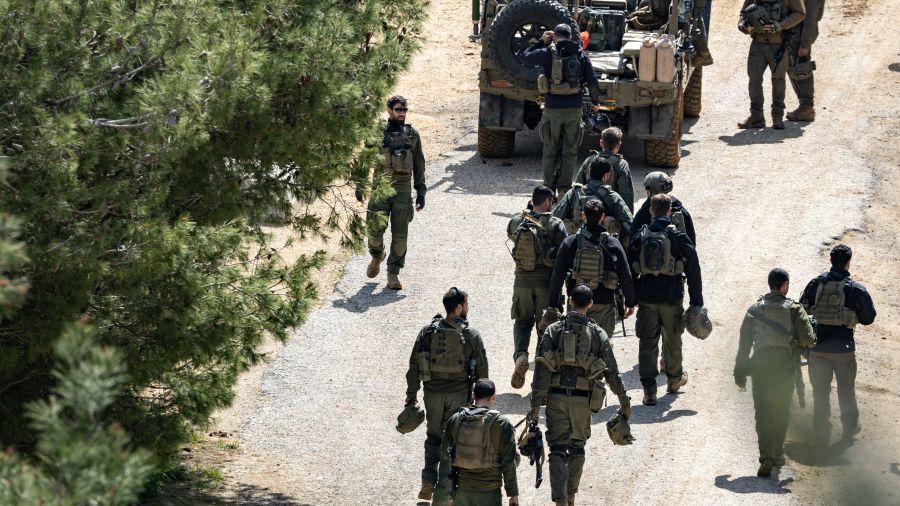L'armée israélienne dit avoir capturé deux combattants du Hezbollah dans le sud du Liban
