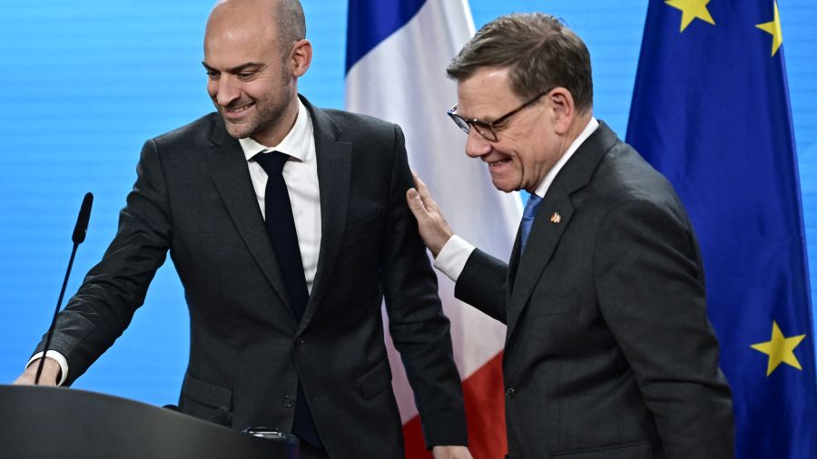 Berlin et Paris appellent à la «désescalade» pour éviter une «crise» mondiale