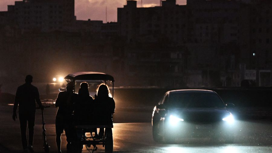 Cuba peine à rétablir son réseau électrique faute de carburant