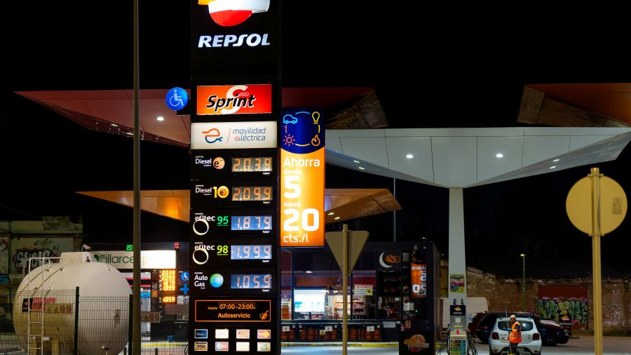 Pétrole en hausse: WTI dépasse 100$, Brent grimpe à 113$