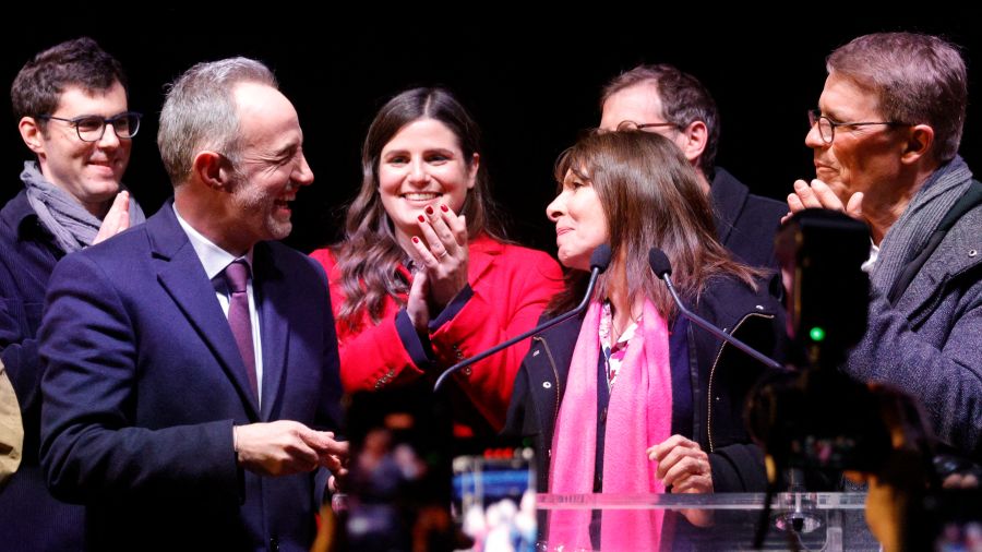 Municipales en France: la gauche conserve Paris et Marseille, à un an de la présidentielle