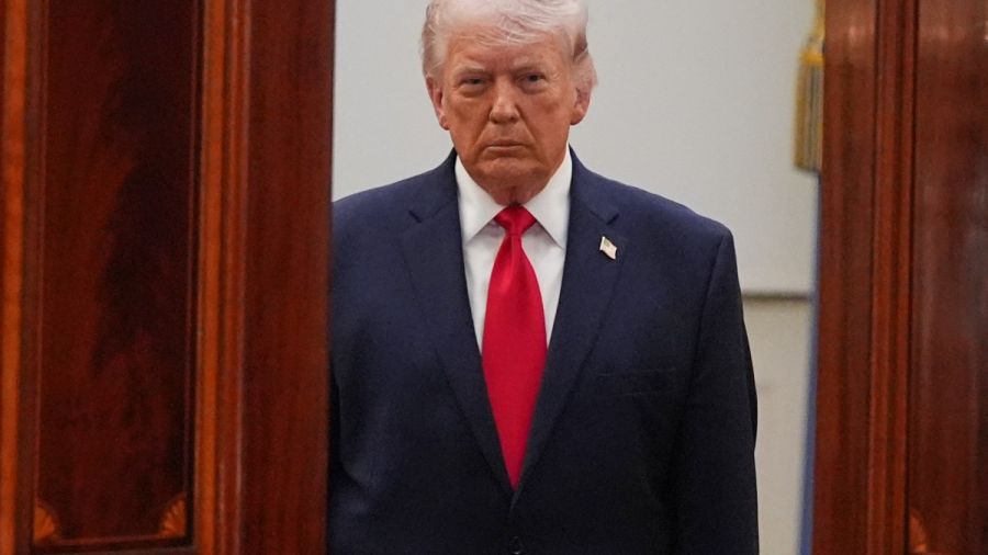 Trump se moque du couple Macron lors d'un déjeuner