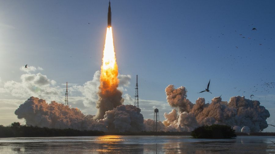 Quatre astronautes sont partis vers la Lune pour la première fois depuis un demi-siècle