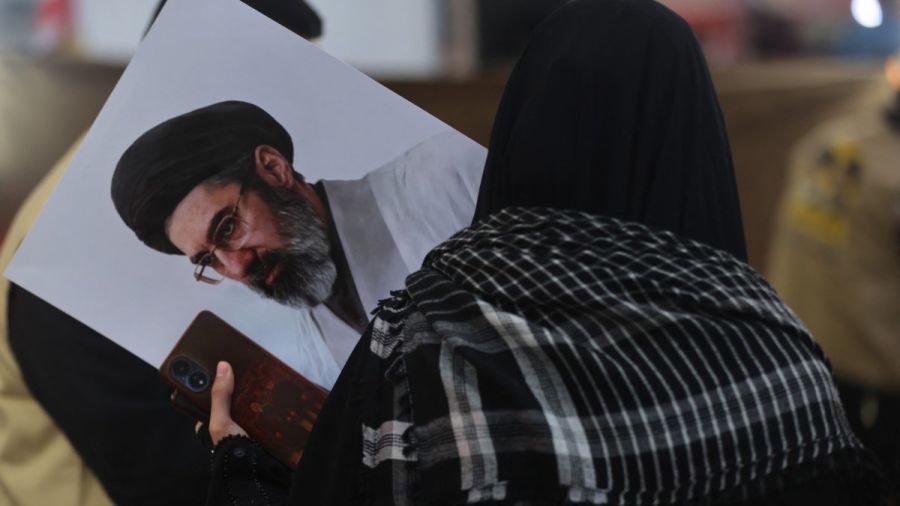 Le guide suprême iranien défie les États-Unis, coup de chaud sur le pétrole