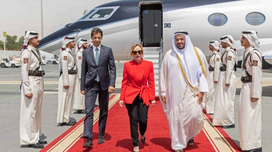 A Doha, Georgia Meloni évoque la crise énergétique avec l'émir du Qatar