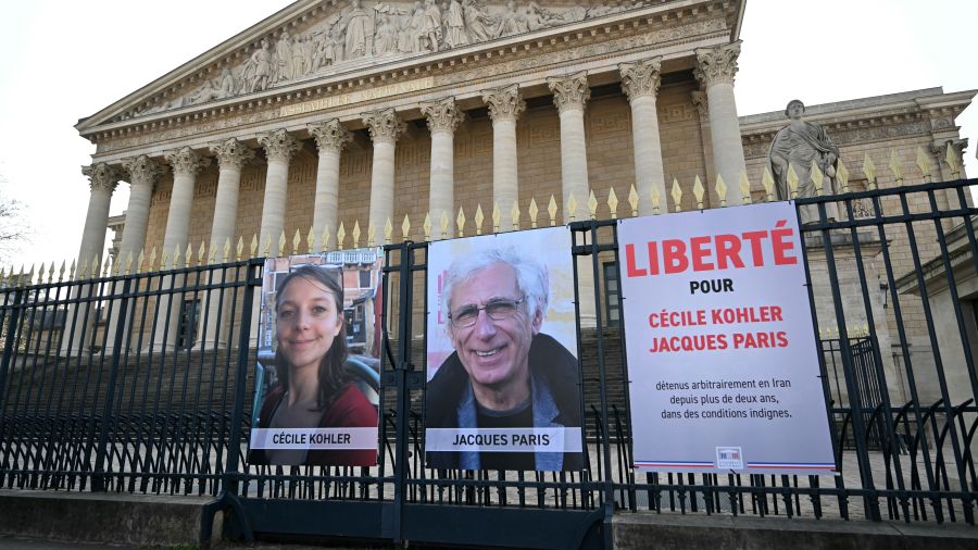 Iran: les ex-détenus Cécile Kohler et Jacques Paris bientôt de retour en France
