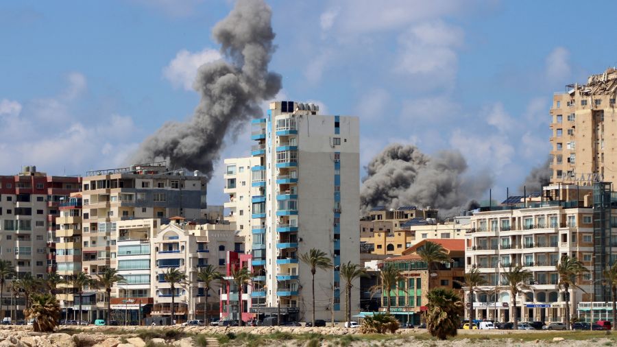 Israël bombarde le Liban, fragilisant la trêve avec l'Iran