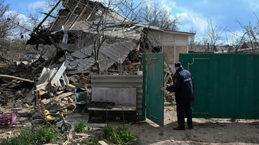 Ukraine: Kiev et Moscou s'accusent de multiples violations de la trêve pascale