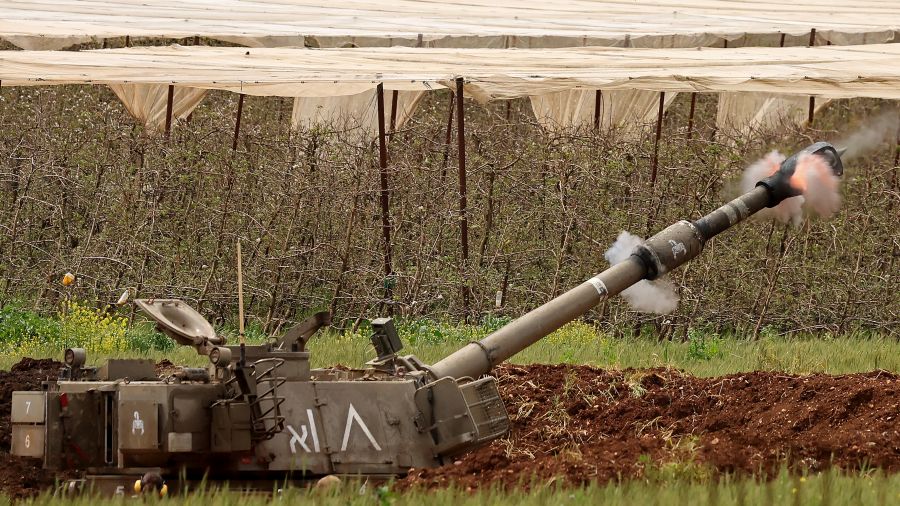 Sud du Liban: Israël dit avoir frappé une position du Hezbollah après des tirs de roquettes vers ses soldats
