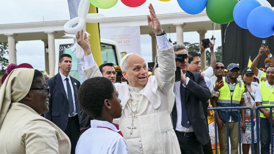 Cadence effrénée pour Léon XIV au deuxième jour de sa visite en Guinée équatoriale