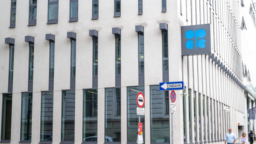 Le pétrole grimpe avec la perspective d'un blocus prolongé contre l'Iran, coup de froid sur les Bourses