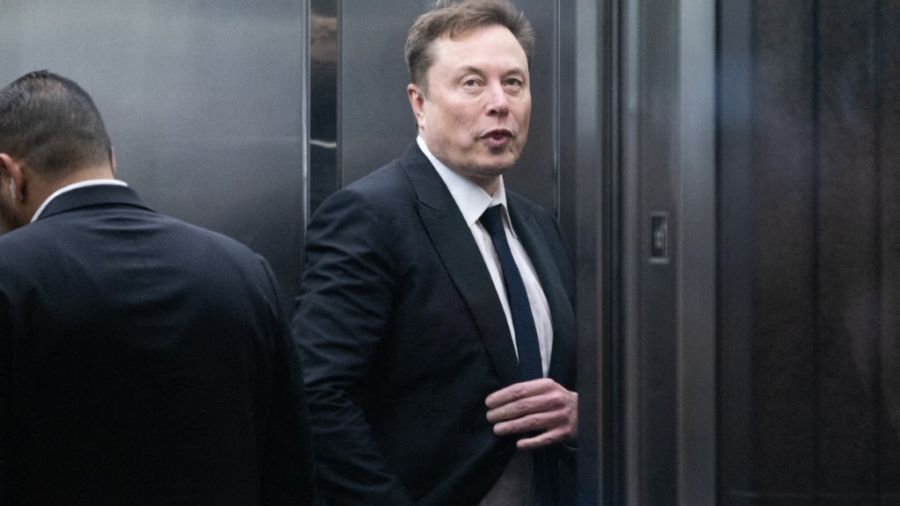Elon Musk, visé par une enquête judiciaire en France, injurie des magistrats sur X