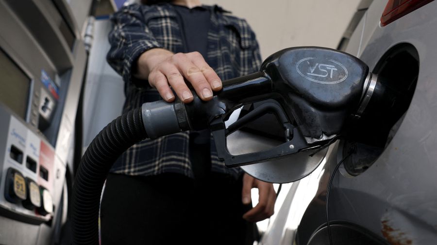 Trump veut suspendre les taxes sur le carburant pour soulager les Américains