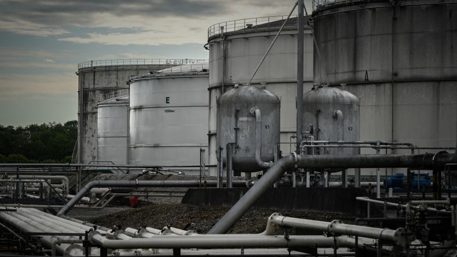 Washington annonce suspendre ses sanctions sur le pétrole iranien
