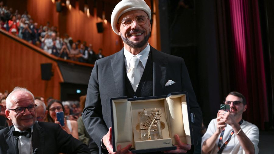 Cannes: Palme d'or d'honneur pour John Travolta, icône du cool hollywoodien