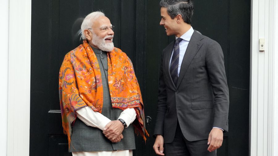 Signature d'un contrat entre ASML et Tata Electronics sur les semi-conducteurs, sous l'égide de Modi