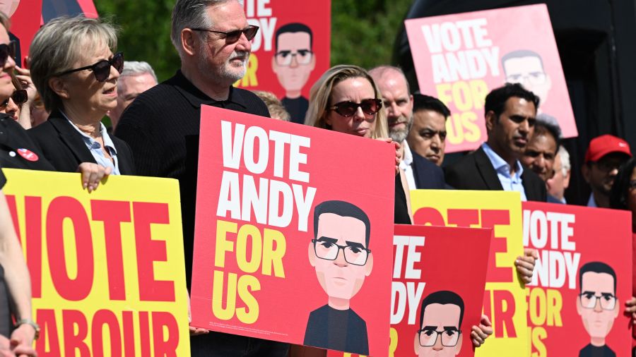 Royaume-Uni: le principal rival de Starmer lance sa campagne pour une législative partielle cruciale