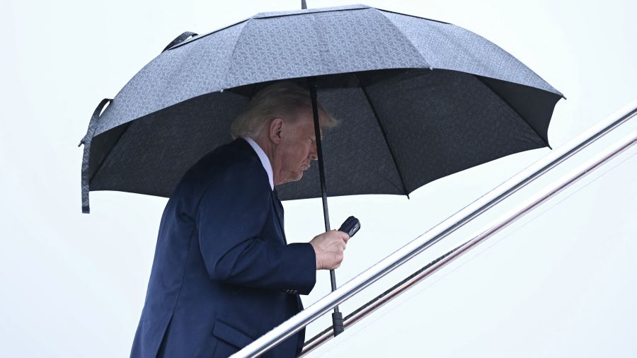 Trump confirme qu'il ratera le mariage de son fils alors que les négociations avec l'Iran continuent