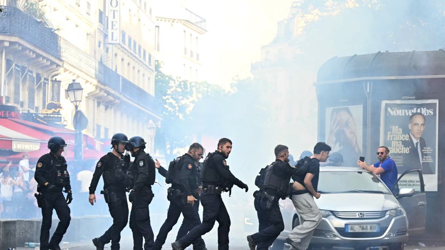 Triomphe pour le PSG, mais (encore) des débordements en France