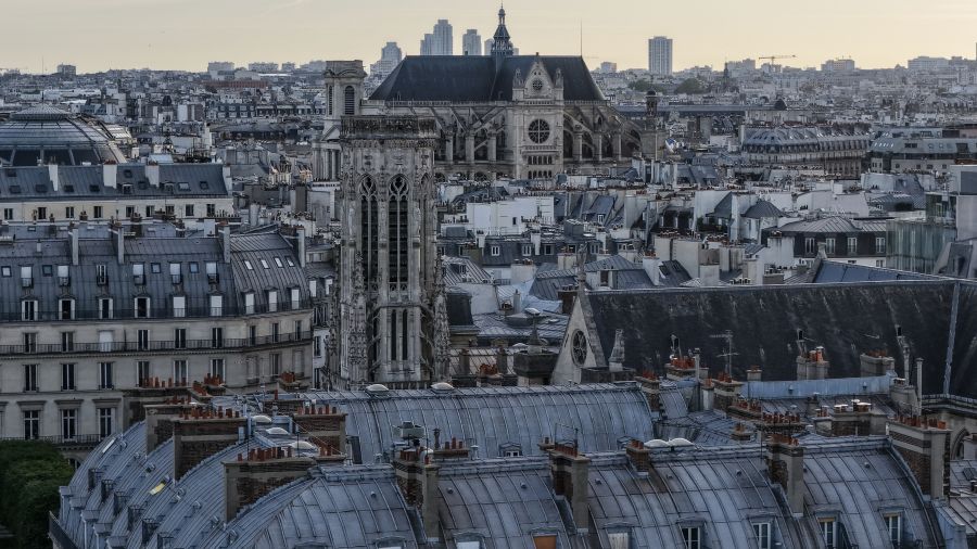 Au tribunal de Paris, le bon chrétien qui siphonait l'argent de vieux prêtres